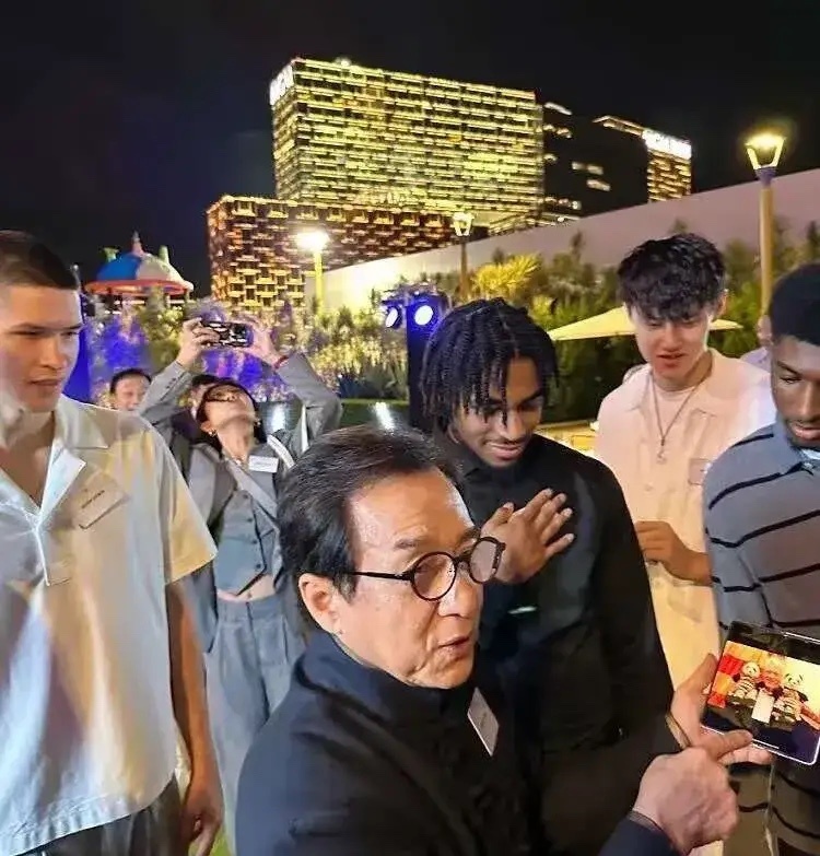 友蔡崇信一 友蔡崇信一