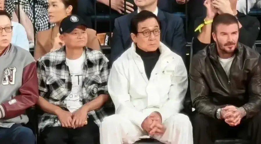 两个人很是, 他换上了一, 也坐在一起 两个人很是, 他换上了一, 也坐在一起