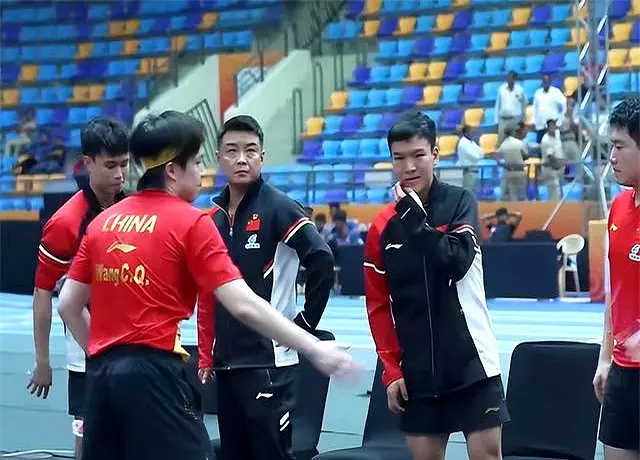 AA, 望与自信, 式唱国歌